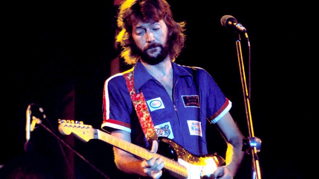 Eric Clapton tocando la guitarra
