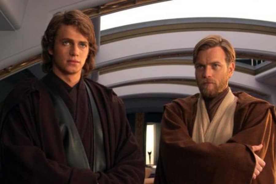 Ewan McGregor y Hayden Christensen en el set de filmación vestidos de Jedis